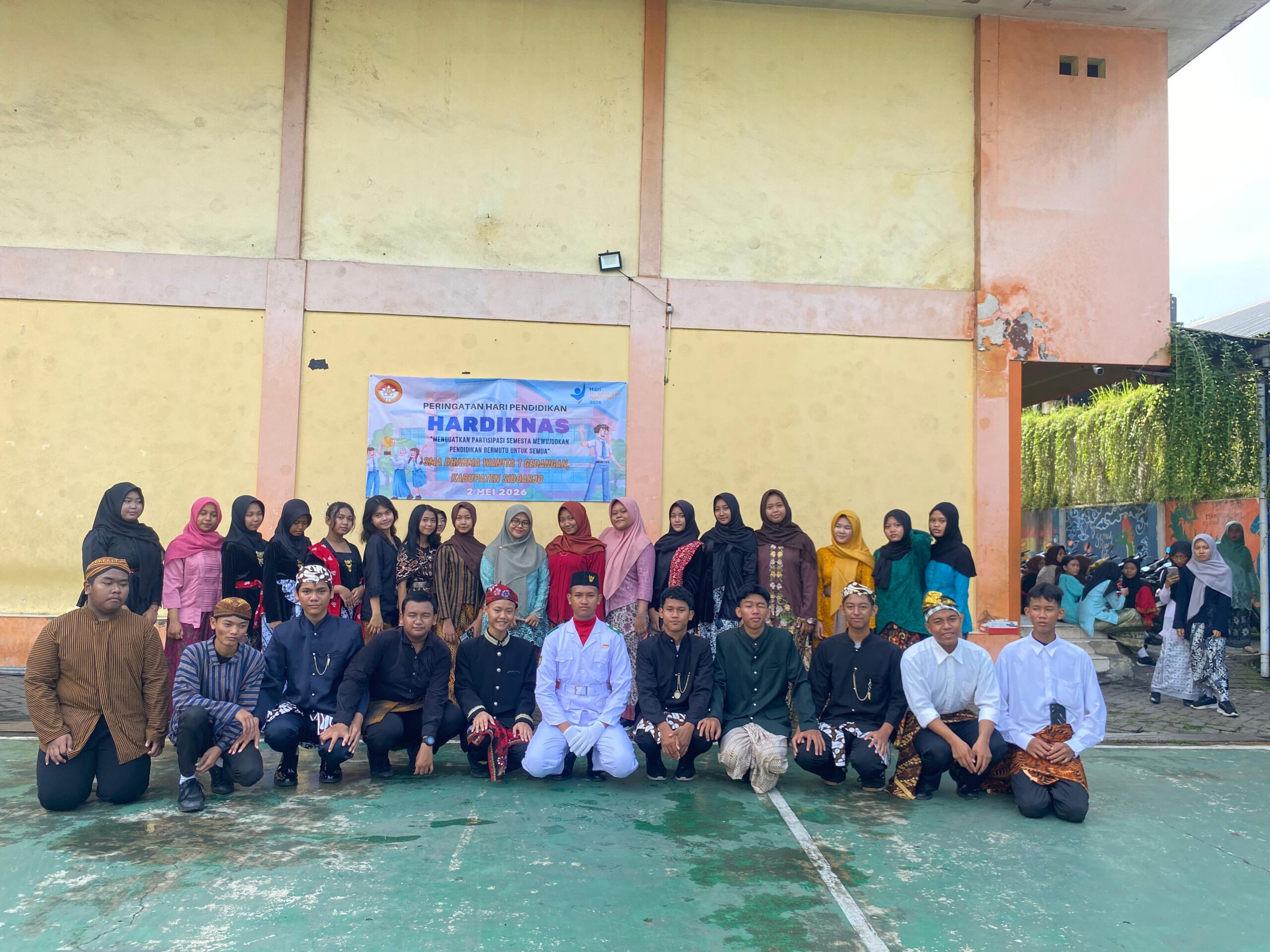 Semangat Hardiknas 2026, SMA Dharma Wanita 1 Gedangan Gelar Upacara Khidmat Penuh Makna